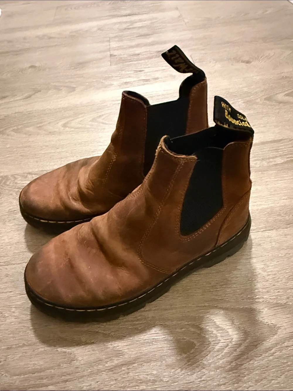 Dr. Martens Men's Brown Leather Chelsea Chukka Boots